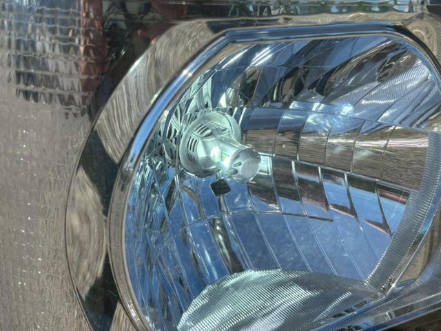 スーパーキャリイ Ｌ　軽トラック　５速マニュアル車　衝突被害軽減システム　エアコン　パワーウィンドウ　助手席エアバッグ　ＣＤ　最大積載量３５０ｋｇ　ＭＯＭＯステアリング（21枚目）
