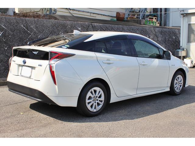 プリウス Ｓセーフティプラス　禁煙　純正ナビＴＶ　バックカメラ　ヘッドアップディスプレイ　レーダークルコン　衝突軽減ブレーキ　レーンアシスト　クリアランスソナー　オートライト　スマートキー　ＬＥＤライト　ＥＴＣ（4枚目）