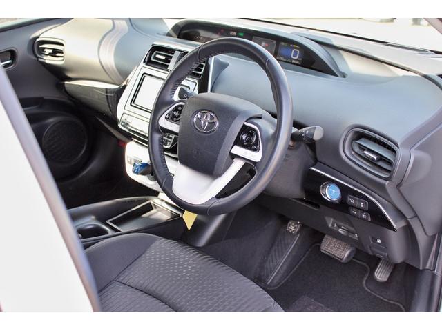 プリウス Ｓセーフティプラス　禁煙　純正ナビＴＶ　バックカメラ　ヘッドアップディスプレイ　レーダークルコン　衝突軽減ブレーキ　レーンアシスト　クリアランスソナー　オートライト　スマートキー　ＬＥＤライト　ＥＴＣ（8枚目）