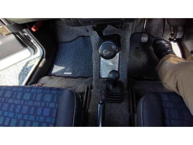 ジムニー ワイルドウインド　パートタイム４ＷＤ　５ＭＴ　ラジオ　エアコン　フォグランプ　パワーステアリング　背面スペアタイヤ　ドアザイザー　ルーフキャリア　取扱説明書（6枚目）