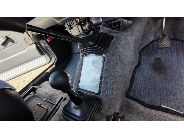 ジムニー ワイルドウインド　パートタイム４ＷＤ　５ＭＴ　ラジオ　エアコン　フォグランプ　パワーステアリング　背面スペアタイヤ　ドアザイザー　ルーフキャリア　取扱説明書（7枚目）