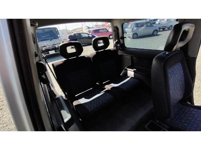 ジムニー ワイルドウインド　パートタイム４ＷＤ　５ＭＴ　ラジオ　エアコン　フォグランプ　パワーステアリング　背面スペアタイヤ　ドアザイザー　ルーフキャリア　取扱説明書（11枚目）