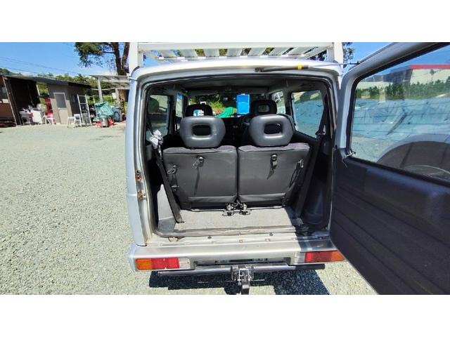 ジムニー ワイルドウインド　パートタイム４ＷＤ　５ＭＴ　ラジオ　エアコン　フォグランプ　パワーステアリング　背面スペアタイヤ　ドアザイザー　ルーフキャリア　取扱説明書（18枚目）