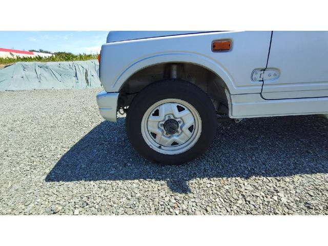 ジムニー ワイルドウインド　パートタイム４ＷＤ　５ＭＴ　ラジオ　エアコン　フォグランプ　パワーステアリング　背面スペアタイヤ　ドアザイザー　ルーフキャリア　取扱説明書（24枚目）