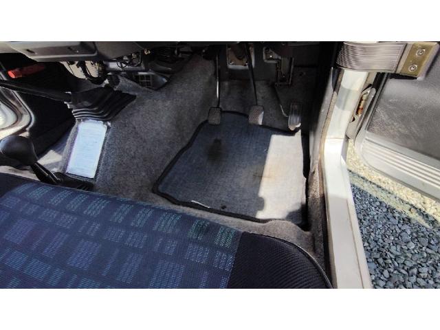 ジムニー ワイルドウインド　パートタイム４ＷＤ　５ＭＴ　ラジオ　エアコン　フォグランプ　パワーステアリング　背面スペアタイヤ　ドアザイザー　ルーフキャリア　取扱説明書（26枚目）
