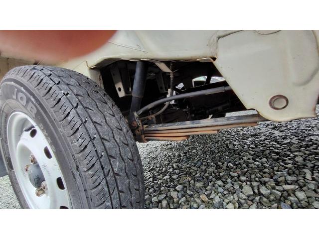 ハイゼットトラック スペシャル　パートタイム４ＷＤ　トランスファＬＨ切替付　５ＭＴ　エアコン　ラジオ　ドアバイザー　フロアーマット　荷台マット　ゲートプロテクター　荷台作業灯　記録簿　リヤリーフスプリング４枚　タイミングベルト交換済（30枚目）