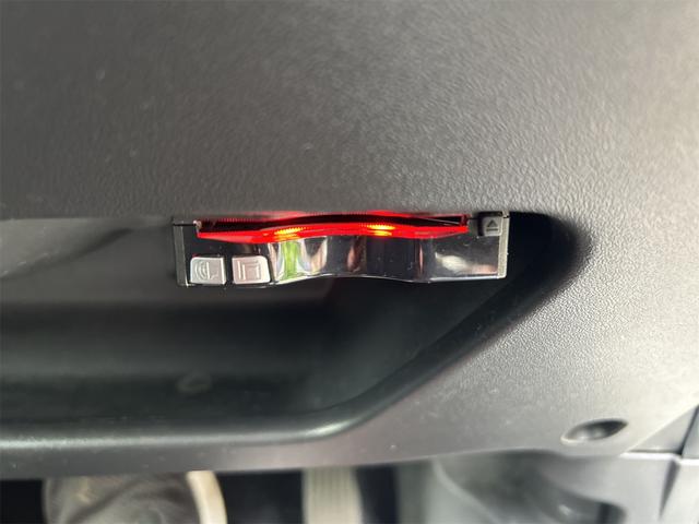 ミラージュ 　ＥＴＣ　ナビ　ＴＶ　衝突被害軽減システム　オートライト　ＨＩＤ　スマートキー　アイドリングストップ　電動格納ミラー　ＣＶＴ　盗難防止システム　衝突安全ボディ　ＡＢＳ　ＥＳＣ　ＣＤ　ＵＳＢ（6枚目）