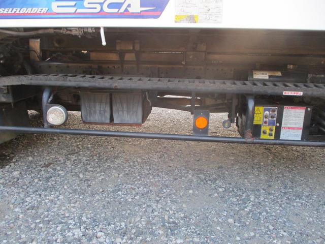 キャンター 　キャリアカー　積載２．６ｔ（30枚目）