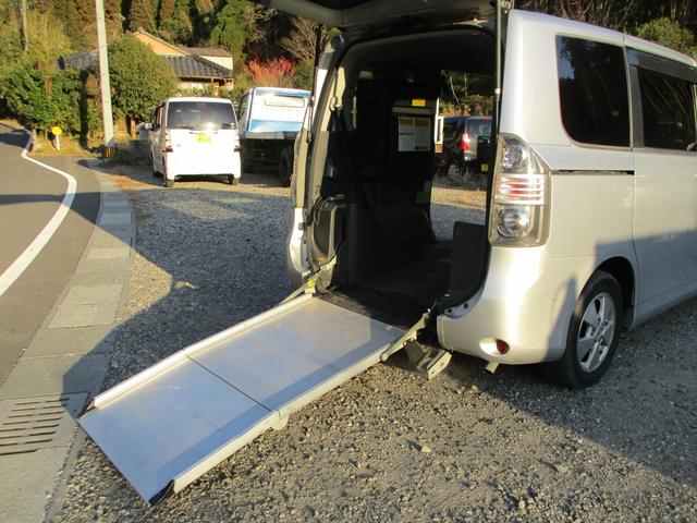 ヴォクシー Ｘ　Ｌエディション　車いす仕様車　スロープタイプ　タイプ１　車いす１脚仕様（8枚目）