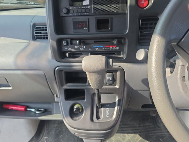 ハイゼットカーゴ 　ＡＴ　両側スライドドア　エアコン　パワーステアリング　パワーウィンドウ　運転席エアバッグ　助手席エアバッグ（2枚目）