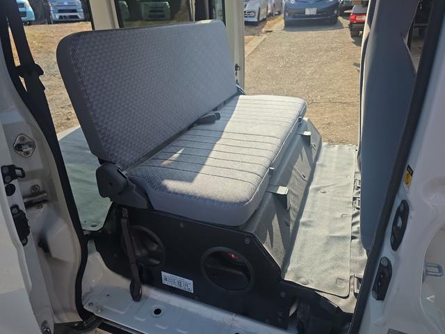 ハイゼットカーゴ 　ＡＴ　両側スライドドア　エアコン　パワーステアリング　パワーウィンドウ　運転席エアバッグ　助手席エアバッグ（9枚目）