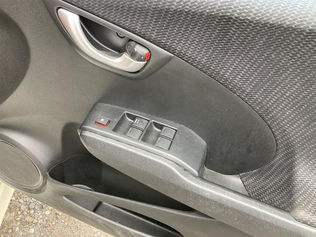 RS ETC バックカメラ ナビ TV アルミホイール オートライト HID DVD再生 CD フルフラット スマートキー 電動格納ミラー CVT 盗難防止システム 衝突安全ボディ(30枚目)