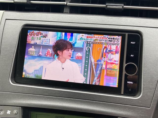 Ｓ　バックカメラ　ナビ　ＴＶ　クリアランスソナー　アルミホイール　オートライト　ＨＩＤ　スマートキー　アイドリングストップ　電動格納ミラー　ＣＶＴ　盗難防止システム　衝突安全ボディ　ＡＢＳ　ＥＳＣ　ＣＤ(4枚目)