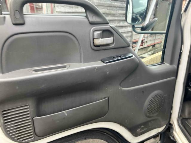 アトラストラック 　積載車　トラック　オートマチック車　ＥＴＣ　エアコン　パワーウィンドウ　運転席エアバッグ　走行距離６６３０３４ｋｍ　乗車定員３名（13枚目）