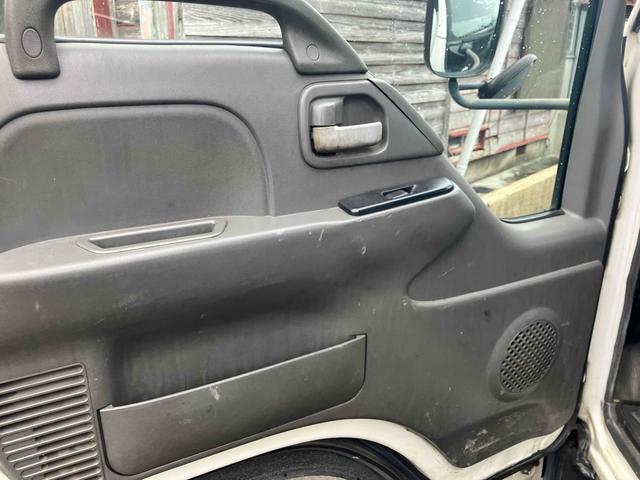 アトラストラック 　積載車　トラック　オートマチック車　ＥＴＣ　エアコン　パワーウィンドウ　運転席エアバッグ　走行距離６６３０３４ｋｍ　乗車定員３名（18枚目）