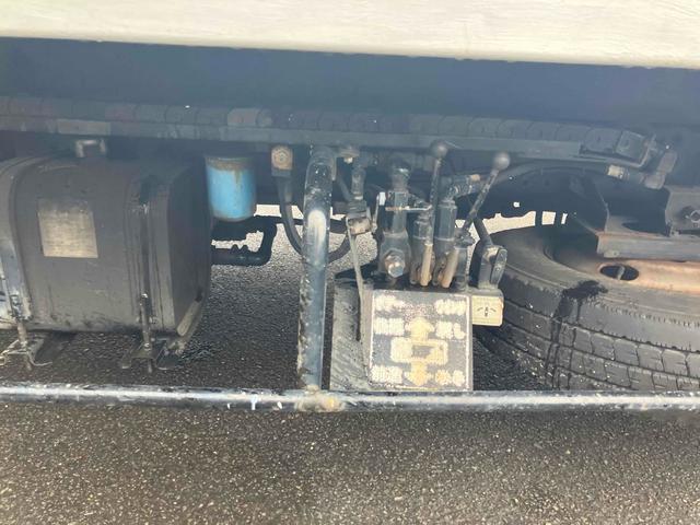 アトラストラック 　積載車　トラック　オートマチック車　ＥＴＣ　エアコン　パワーウィンドウ　運転席エアバッグ　走行距離６６３０３４ｋｍ　乗車定員３名（26枚目）