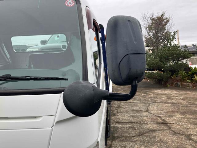 キャンター 　トラック　ＭＴ　後輪ダブル　ＥＴＣ　ナビ　ＴＶ　電動格納ミラー　エアコン　パワーウィンドウ　運転席エアバッグ　ＣＤ　Ｂｌｕｅｔｏｏｔｈ（5枚目）