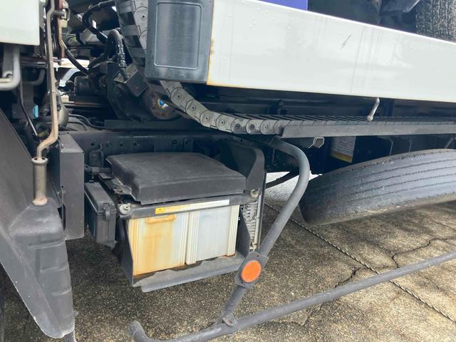 キャンター 　トラック　ＭＴ　後輪ダブル　ＥＴＣ　ナビ　ＴＶ　電動格納ミラー　エアコン　パワーウィンドウ　運転席エアバッグ　ＣＤ　Ｂｌｕｅｔｏｏｔｈ（15枚目）