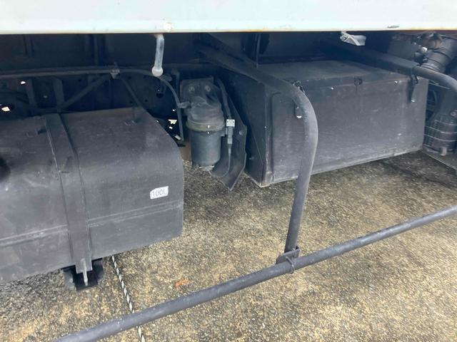 キャンター 　トラック　ＭＴ　後輪ダブル　ＥＴＣ　ナビ　ＴＶ　電動格納ミラー　エアコン　パワーウィンドウ　運転席エアバッグ　ＣＤ　Ｂｌｕｅｔｏｏｔｈ（34枚目）
