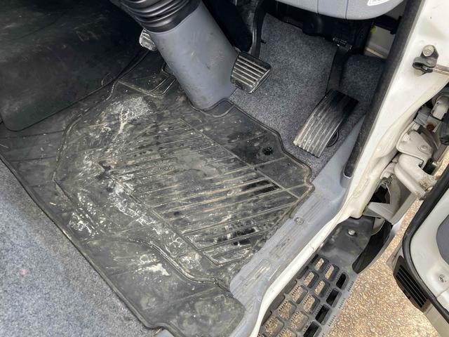 キャンター 　トラック　ＭＴ　後輪ダブル　ＥＴＣ　ナビ　ＴＶ　電動格納ミラー　エアコン　パワーウィンドウ　運転席エアバッグ　ＣＤ　Ｂｌｕｅｔｏｏｔｈ（40枚目）