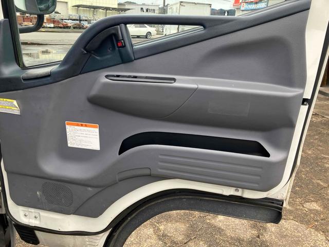 キャンター 　トラック　ＭＴ　後輪ダブル　ＥＴＣ　ナビ　ＴＶ　電動格納ミラー　エアコン　パワーウィンドウ　運転席エアバッグ　ＣＤ　Ｂｌｕｅｔｏｏｔｈ（42枚目）