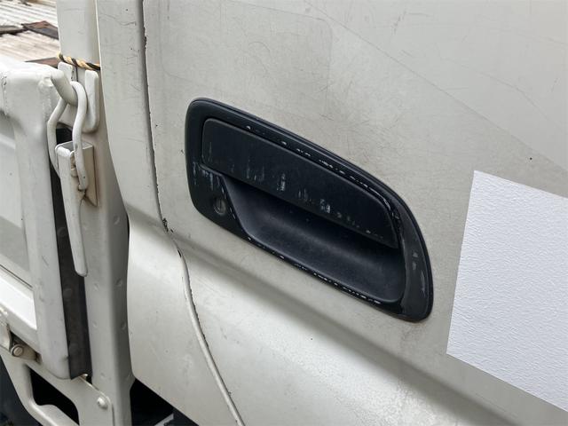 ダイナトラック 　トラック　６速マニュアル　エアコン　パワーステアリング　パワーウィンドウ　運転席エアバッグ　カセット　積載量１５００ｋｇ　ヘッドライトレベライザー（9枚目）