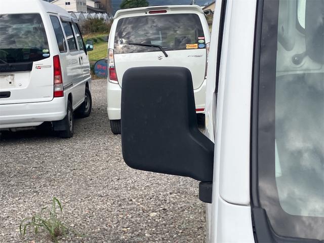 キャリイトラック ＫＣエアコン・パワステ　４ＷＤ　ＡＴ　衝突被害軽減システム　ＥＴＣ　スマートキー　盗難防止システム　エアコン　運転席エアバッグ　助手席エアバッグ　三方開（11枚目）