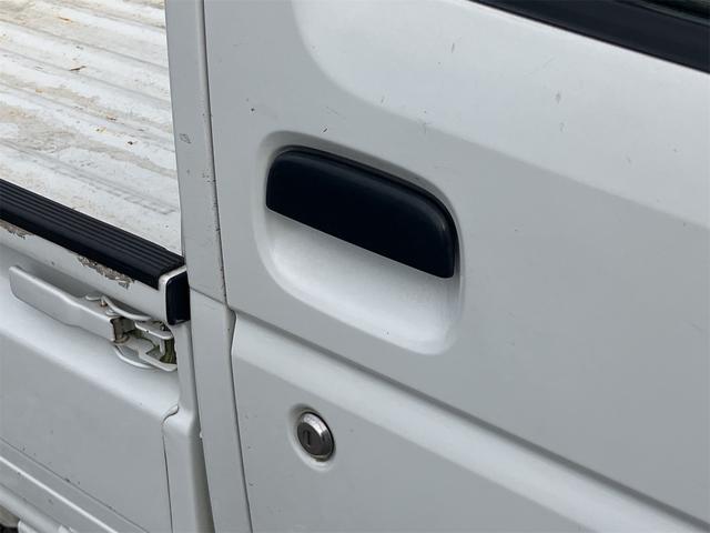 キャリイトラック ＫＣエアコン・パワステ　４ＷＤ　ＡＴ　衝突被害軽減システム　ＥＴＣ　スマートキー　盗難防止システム　エアコン　運転席エアバッグ　助手席エアバッグ　三方開（12枚目）