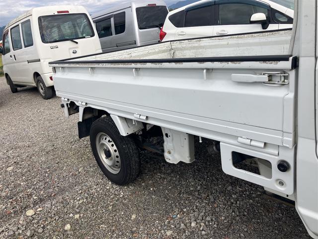 キャリイトラック ＫＣエアコン・パワステ　４ＷＤ　ＡＴ　衝突被害軽減システム　ＥＴＣ　スマートキー　盗難防止システム　エアコン　運転席エアバッグ　助手席エアバッグ　三方開（16枚目）