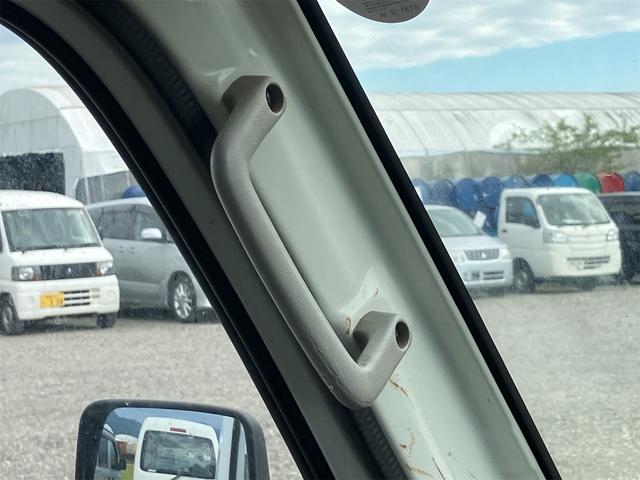 キャリイトラック ＫＣエアコン・パワステ　４ＷＤ　ＡＴ　衝突被害軽減システム　ＥＴＣ　スマートキー　盗難防止システム　エアコン　運転席エアバッグ　助手席エアバッグ　三方開（42枚目）