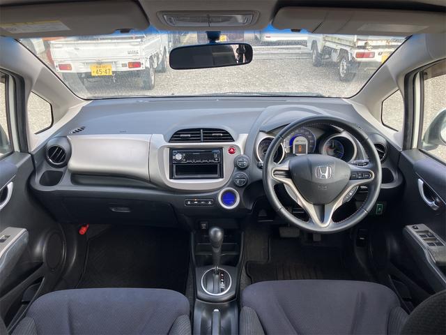 フィットハイブリッド スマートセレクション ハイブリッド オートクルーズコントロール オートライト HID スマートキー 電動格納ミラー CVT レンタカーアップ 盗難防止システム 衝突安全ボディ CD USB ABS エアコン(2枚目)