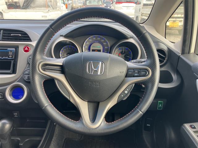 フィットハイブリッド スマートセレクション ハイブリッド オートクルーズコントロール オートライト HID スマートキー 電動格納ミラー CVT レンタカーアップ 盗難防止システム 衝突安全ボディ CD USB ABS エアコン(3枚目)