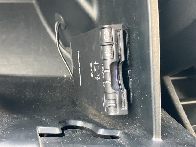 フィットハイブリッド スマートセレクション ハイブリッド オートクルーズコントロール オートライト HID スマートキー 電動格納ミラー CVT レンタカーアップ 盗難防止システム 衝突安全ボディ CD USB ABS エアコン(5枚目)