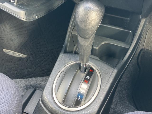 フィットハイブリッド スマートセレクション ハイブリッド オートクルーズコントロール オートライト HID スマートキー 電動格納ミラー CVT レンタカーアップ 盗難防止システム 衝突安全ボディ CD USB ABS エアコン(7枚目)