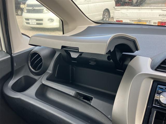 フィットハイブリッド スマートセレクション ハイブリッド オートクルーズコントロール オートライト HID スマートキー 電動格納ミラー CVT レンタカーアップ 盗難防止システム 衝突安全ボディ CD USB ABS エアコン(8枚目)