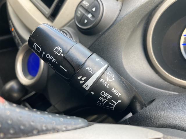 フィットハイブリッド スマートセレクション ハイブリッド オートクルーズコントロール オートライト HID スマートキー 電動格納ミラー CVT レンタカーアップ 盗難防止システム 衝突安全ボディ CD USB ABS エアコン(9枚目)