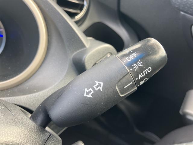 フィットハイブリッド スマートセレクション ハイブリッド オートクルーズコントロール オートライト HID スマートキー 電動格納ミラー CVT レンタカーアップ 盗難防止システム 衝突安全ボディ CD USB ABS エアコン(10枚目)