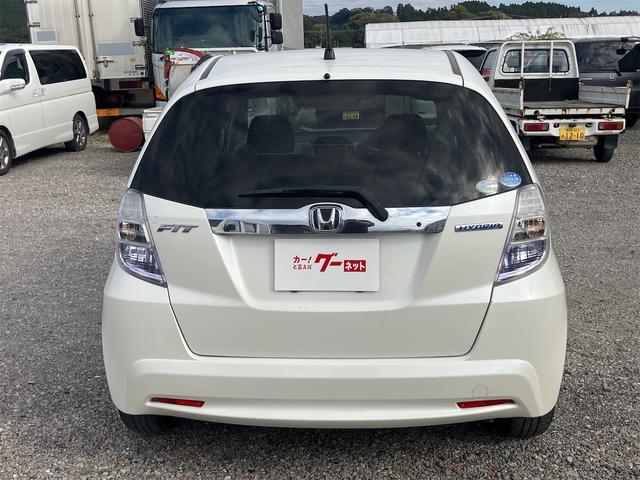 フィットハイブリッド スマートセレクション ハイブリッド オートクルーズコントロール オートライト HID スマートキー 電動格納ミラー CVT レンタカーアップ 盗難防止システム 衝突安全ボディ CD USB ABS エアコン(15枚目)