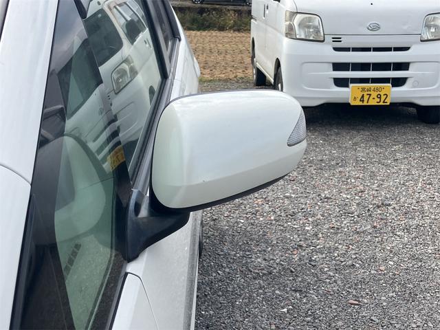 フィットハイブリッド スマートセレクション ハイブリッド オートクルーズコントロール オートライト HID スマートキー 電動格納ミラー CVT レンタカーアップ 盗難防止システム 衝突安全ボディ CD USB ABS エアコン(24枚目)