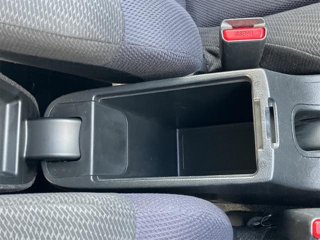 フィットハイブリッド スマートセレクション ハイブリッド オートクルーズコントロール オートライト HID スマートキー 電動格納ミラー CVT レンタカーアップ 盗難防止システム 衝突安全ボディ CD USB ABS エアコン(39枚目)