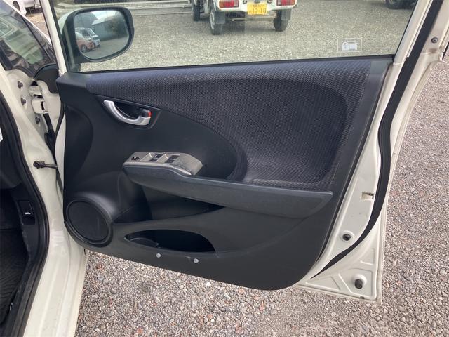 フィットハイブリッド スマートセレクション ハイブリッド オートクルーズコントロール オートライト HID スマートキー 電動格納ミラー CVT レンタカーアップ 盗難防止システム 衝突安全ボディ CD USB ABS エアコン(53枚目)