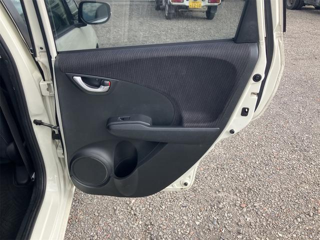 フィットハイブリッド スマートセレクション ハイブリッド オートクルーズコントロール オートライト HID スマートキー 電動格納ミラー CVT レンタカーアップ 盗難防止システム 衝突安全ボディ CD USB ABS エアコン(59枚目)