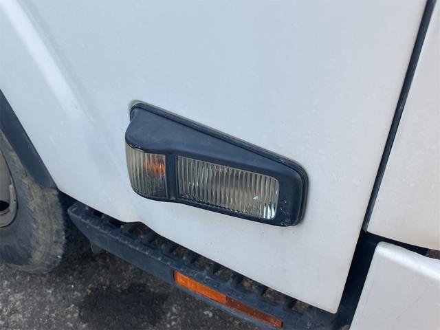 エルフトラック 　トラック　パワーゲート付　６速マニュアル　荷台内寸４３７０×２０８０×３８０後輪ダブル　ＥＴＣ　バックカメラ　キーレスエントリー　電動格納ミラー　エアコン　パワーステアリング（10枚目）