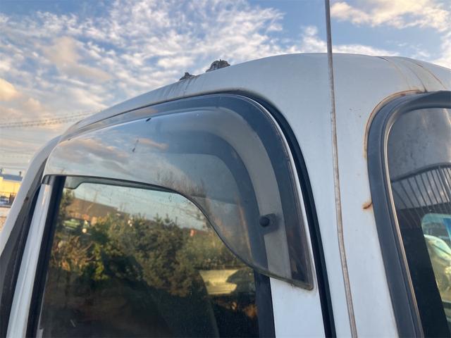 エルフトラック 　トラック　パワーゲート付　６速マニュアル　荷台内寸４３７０×２０８０×３８０後輪ダブル　ＥＴＣ　バックカメラ　キーレスエントリー　電動格納ミラー　エアコン　パワーステアリング（12枚目）