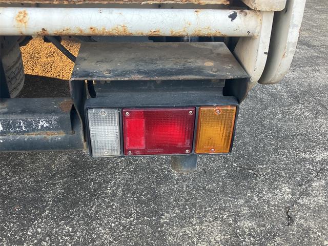 エルフトラック 　トラック　パワーゲート付　６速マニュアル　荷台内寸４３７０×２０８０×３８０後輪ダブル　ＥＴＣ　バックカメラ　キーレスエントリー　電動格納ミラー　エアコン　パワーステアリング（23枚目）