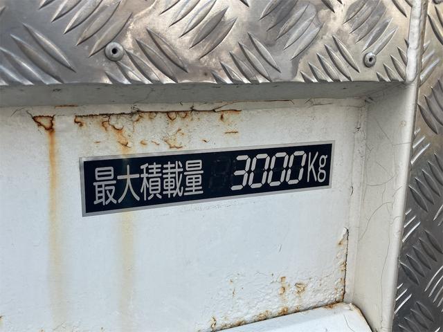 エルフトラック 　トラック　パワーゲート付　６速マニュアル　荷台内寸４３７０×２０８０×３８０後輪ダブル　ＥＴＣ　バックカメラ　キーレスエントリー　電動格納ミラー　エアコン　パワーステアリング（24枚目）