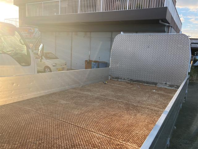 エルフトラック 　トラック　パワーゲート付　６速マニュアル　荷台内寸４３７０×２０８０×３８０後輪ダブル　ＥＴＣ　バックカメラ　キーレスエントリー　電動格納ミラー　エアコン　パワーステアリング（32枚目）