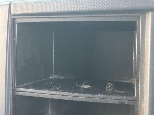 エルフトラック 　トラック　パワーゲート付　６速マニュアル　荷台内寸４３７０×２０８０×３８０後輪ダブル　ＥＴＣ　バックカメラ　キーレスエントリー　電動格納ミラー　エアコン　パワーステアリング（35枚目）