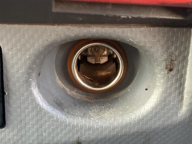 エルフトラック 　トラック　パワーゲート付　６速マニュアル　荷台内寸４３７０×２０８０×３８０後輪ダブル　ＥＴＣ　バックカメラ　キーレスエントリー　電動格納ミラー　エアコン　パワーステアリング（40枚目）