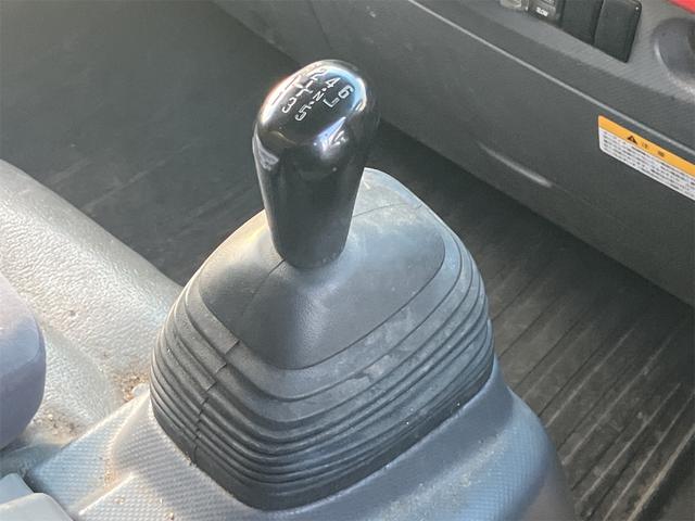 エルフトラック 　トラック　パワーゲート付　６速マニュアル　荷台内寸４３７０×２０８０×３８０後輪ダブル　ＥＴＣ　バックカメラ　キーレスエントリー　電動格納ミラー　エアコン　パワーステアリング（42枚目）